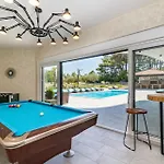 Beautiful In A Spacious Estate Villa