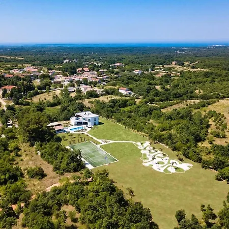 Beautiful In A Spacious Estate