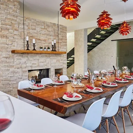 Beautiful In A Spacious Estate Vila Vodnjan